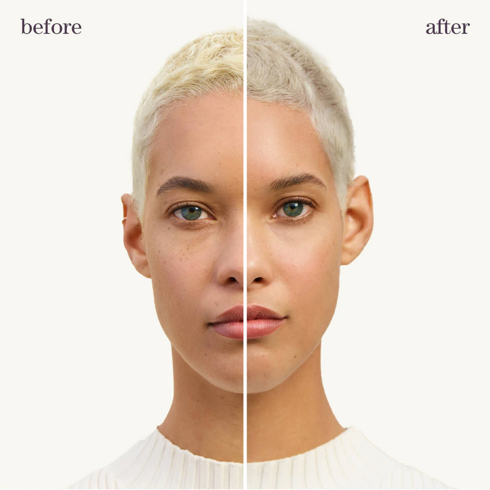 Flacon violet d’après‑shampooing Strength Cure Blonde de Pureology, accompagné d’une touche de fleurs d’orchidée et de poires évoquant les ingrédients clés.