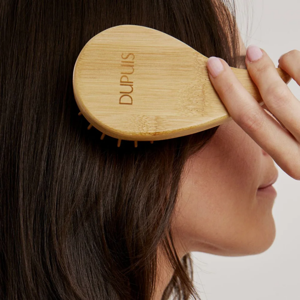 Brosse stimulante pour cuir chevelu en bambou, design ergonomique, pour massage capillaire et meilleure absorption des soins