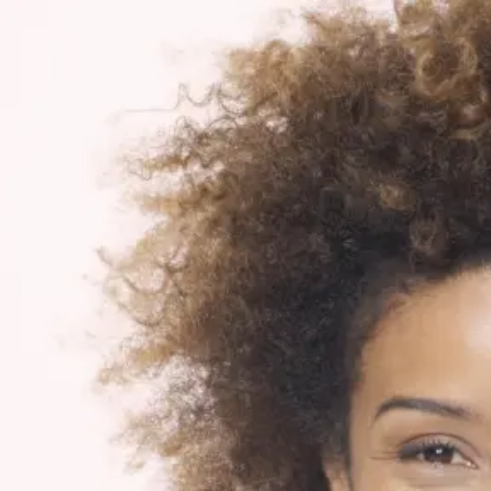 Tube 150 ml de la crème hydratante coiffante Karinga René Furterer, soin sans silicone pour cheveux crépus, frisés ou défrisés