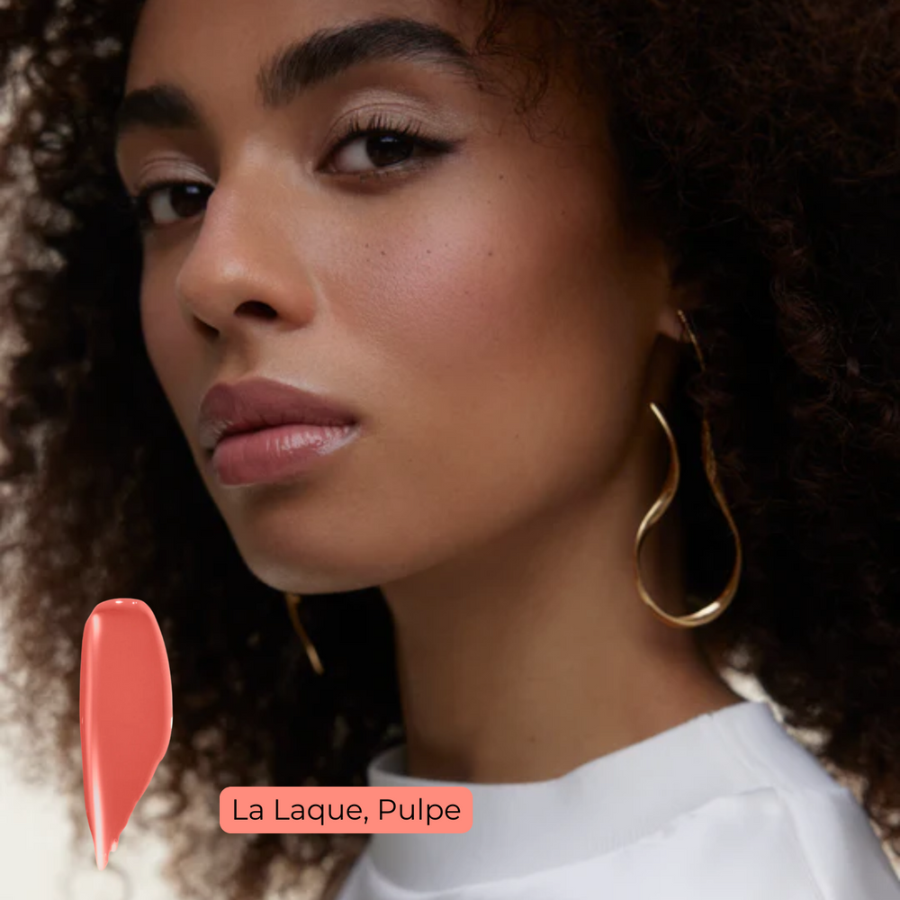 Huile à lèvres La Laque de Wonderblush en teinte abricot, fini brillant et hydratant