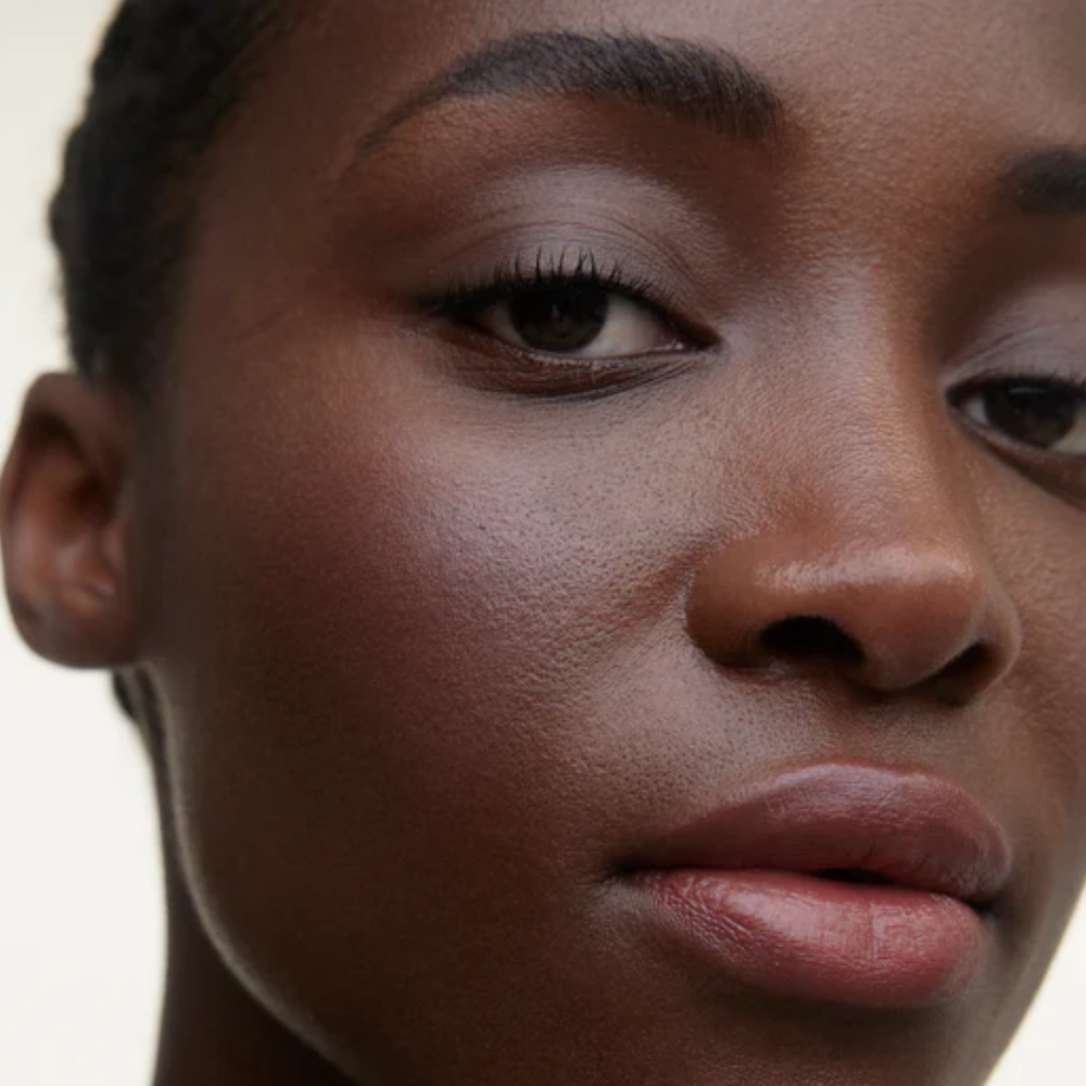 Palette Le Regard de Wonderblush avec trois teintes neutres pour yeux et sourcils, fini naturel et multifonction