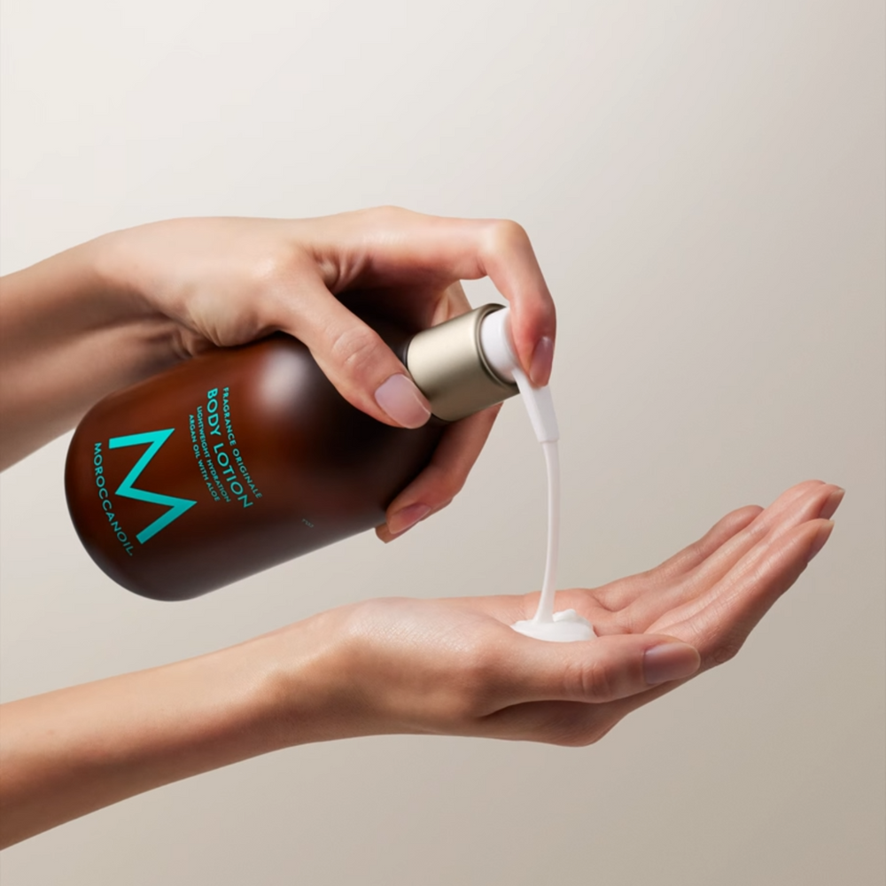 Flacon lotion corps Moroccanoil Fragrance Originale parfum ambre, magnolia et bois