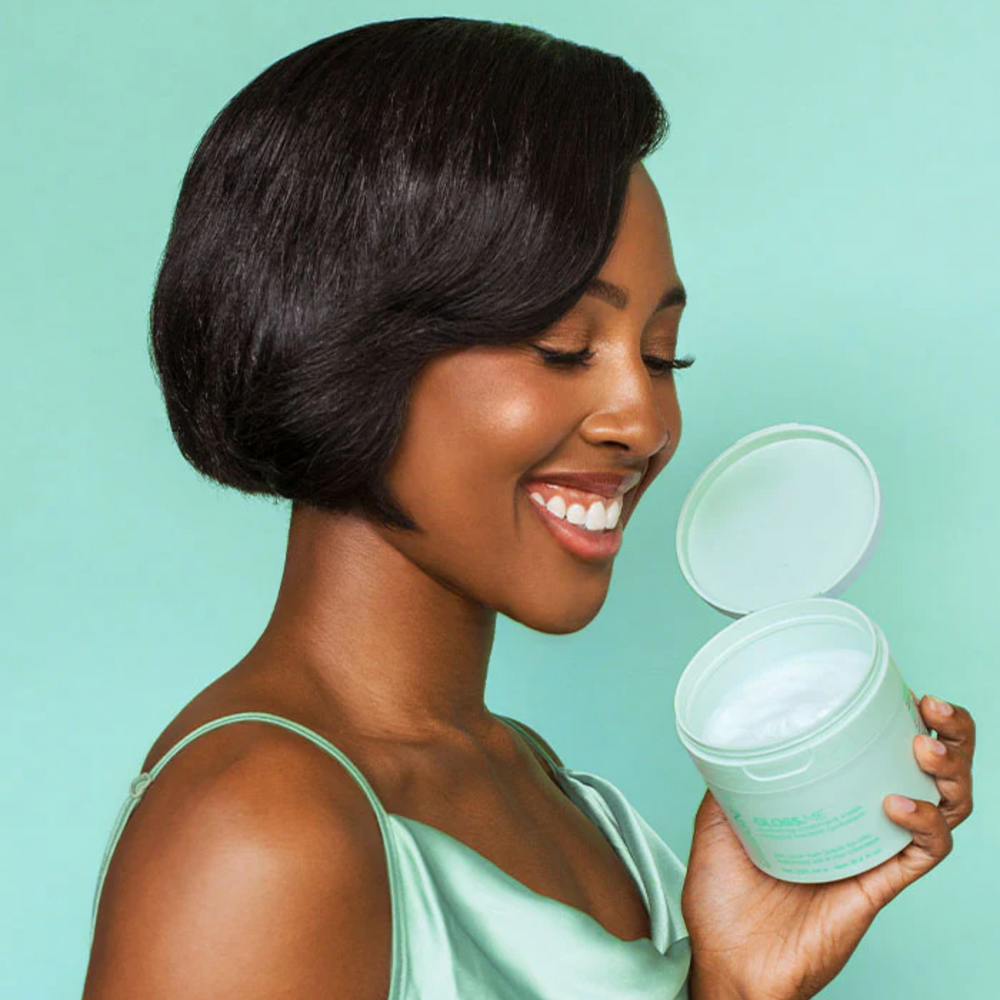 Pot de masque traitant hydratant GLOSS.ME, texture riche crème pour cheveux soyeux, hydratés et brillants