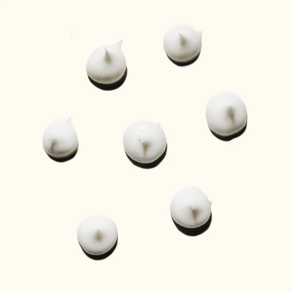 Flacon du revitalisant amika Normcore pour hydratation quotidienne et douceur