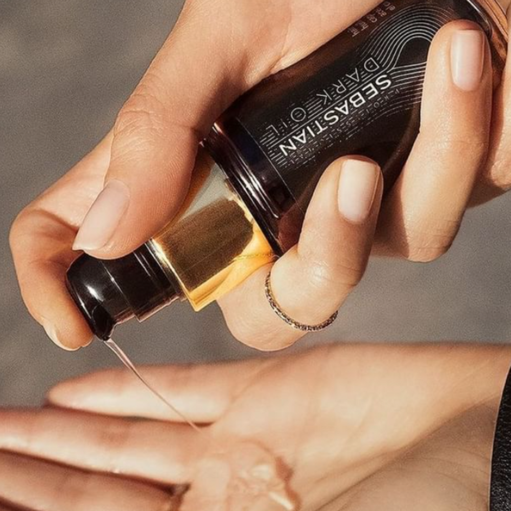 Flacon de 95 ml de Sebastian Dark Oil, huile de coiffage légère enrichie en huiles essentielles1