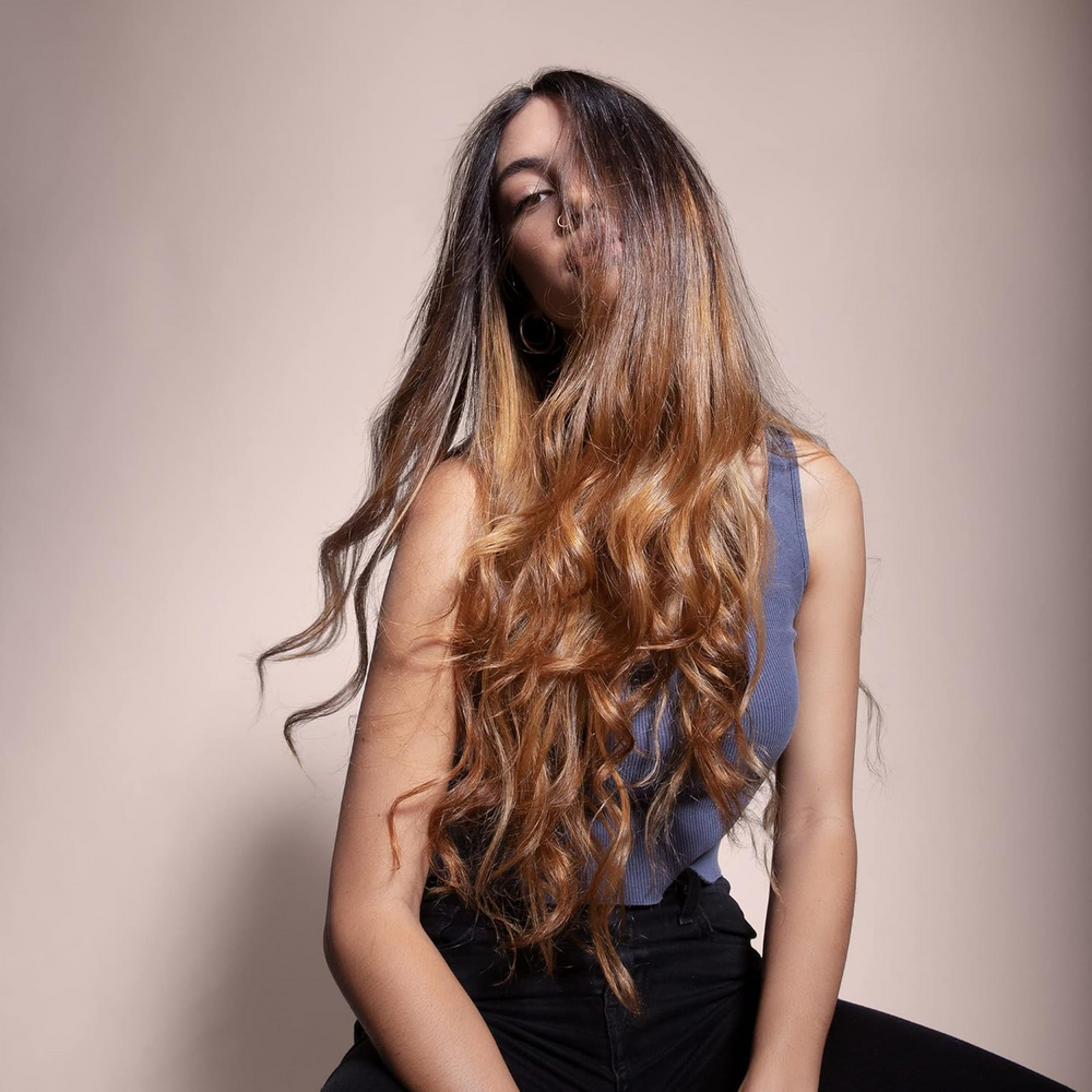 Flacon de 95 ml de Sebastian Dark Oil, huile de coiffage légère enrichie en huiles essentielles.