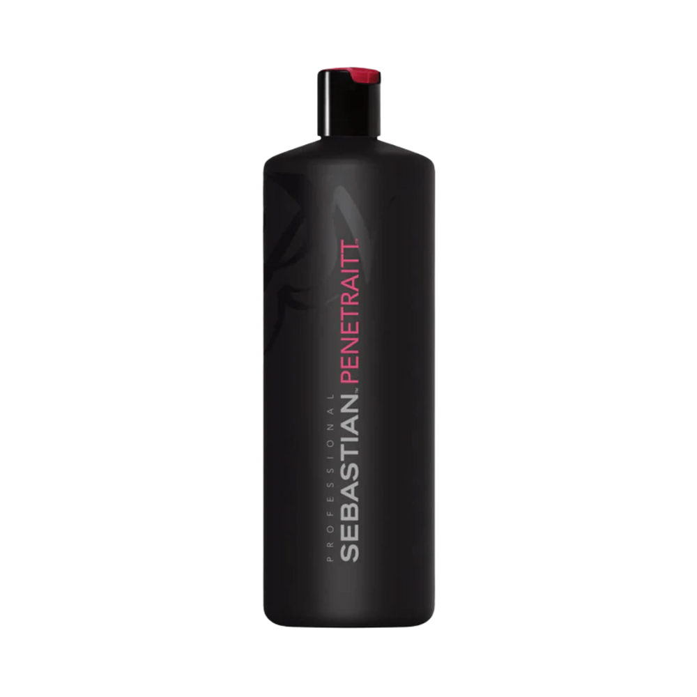 Flacon Sebastian Penetraitt Strengthening & Repair Shampoo – formule fortifiante pour cheveux abîmés.