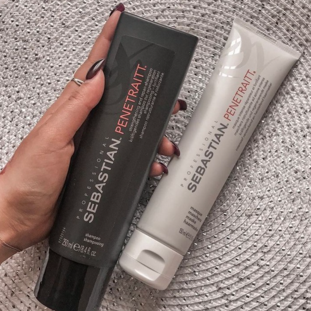 Flacon Sebastian Penetraitt Strengthening & Repair Shampoo – formule fortifiante pour cheveux abîmés.