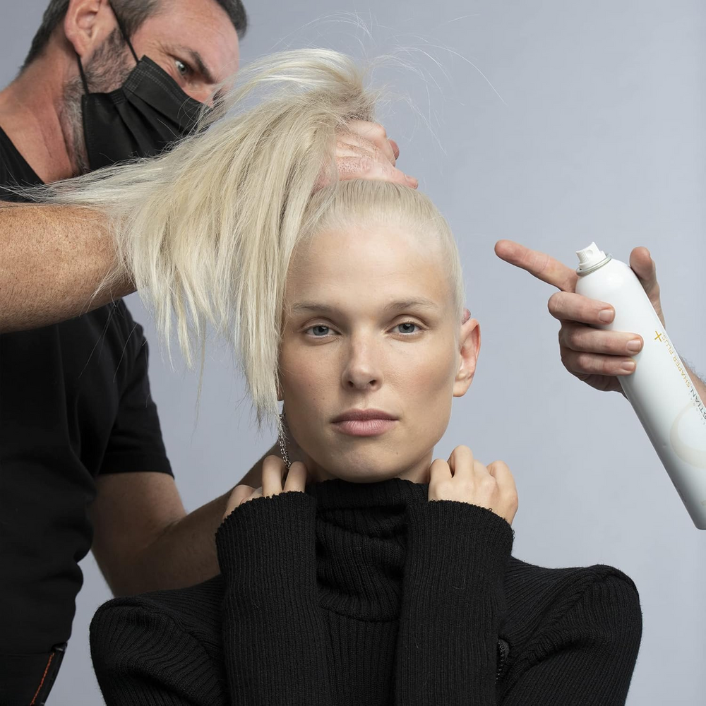 Aérosol de 400 ml de Sebastian Shaper, laque professionnelle à tenue forte et flexible.