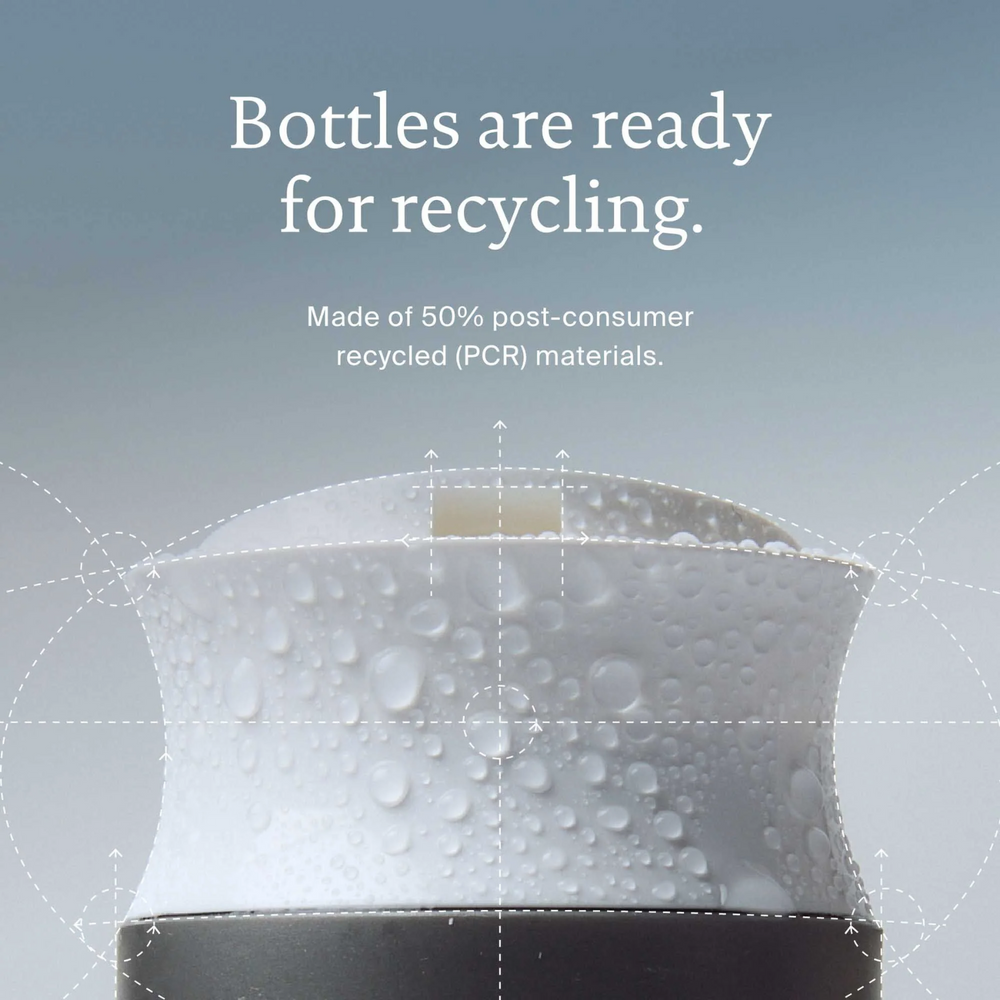 Flacon du shampoing Full Living Proof, blanc et vert, posé sur fond neutre, évoquant volume, légèreté et soin capillaire professionnel.