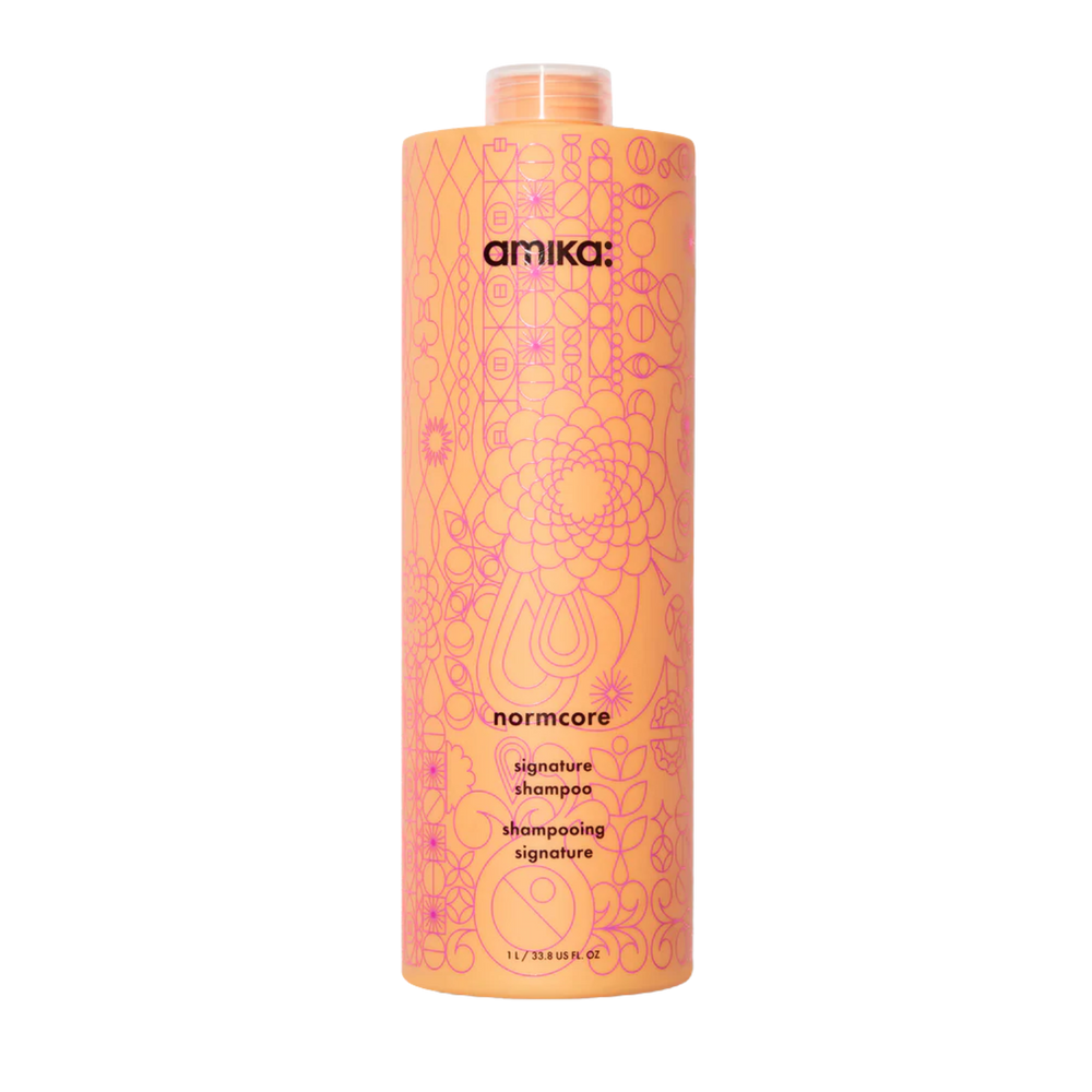 Flacon du shampoing amika Normcore pour nettoyage doux et cheveux brillants
