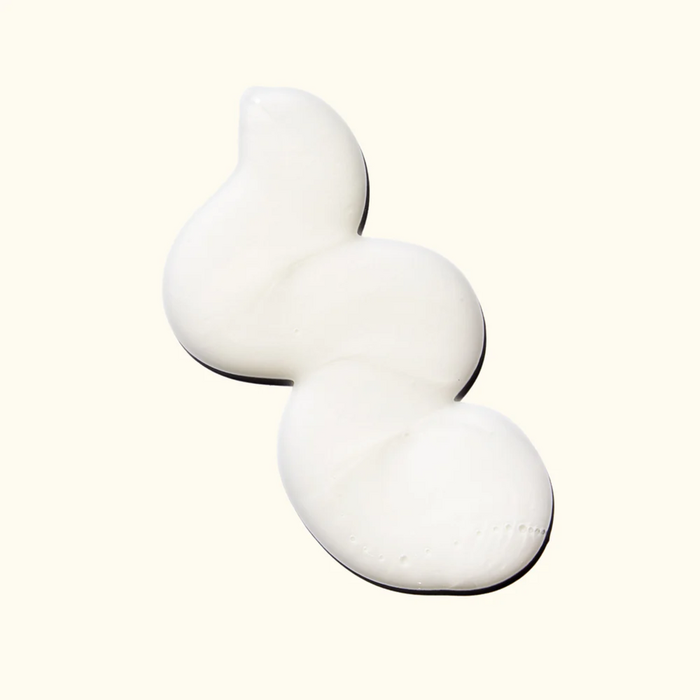 Flacon du shampoing amika Normcore pour nettoyage doux et cheveux brillants