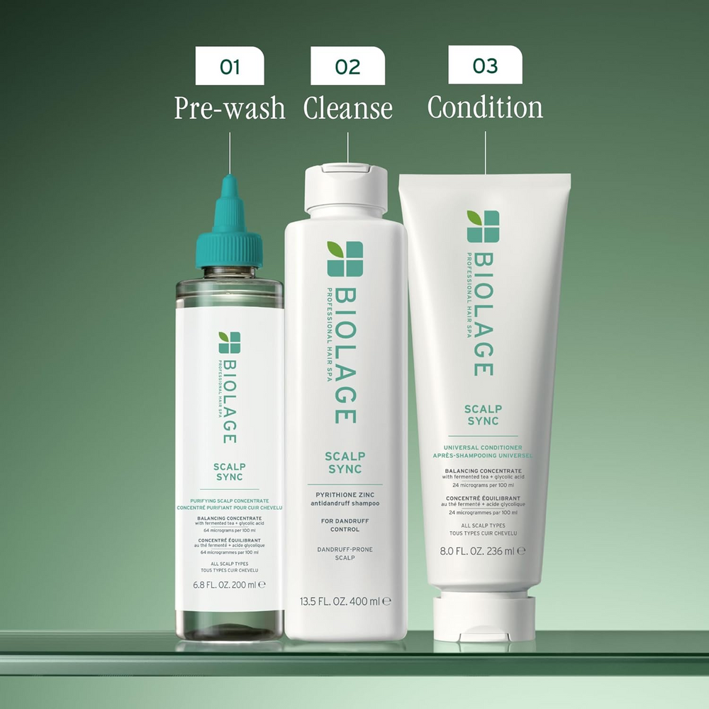 Flacon de 400 ml du shampooing Biolage ScalpSync Anti-Dandruff, enrichi en pyrithione de zinc et extrait de menthe poivrée, pour un cuir chevelu apaisé.