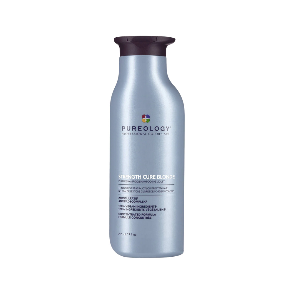 Flacon violet de shampooing Strength Cure Blonde de Pureology, évoquant protection des cheveux blonds et éclat fragile.