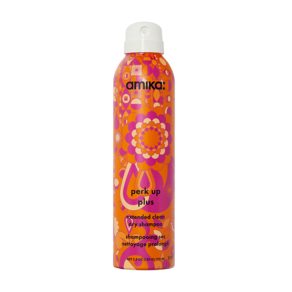 Flacon de shampooing sec Amika Perk Up Plus 68 ml sur fond blanc