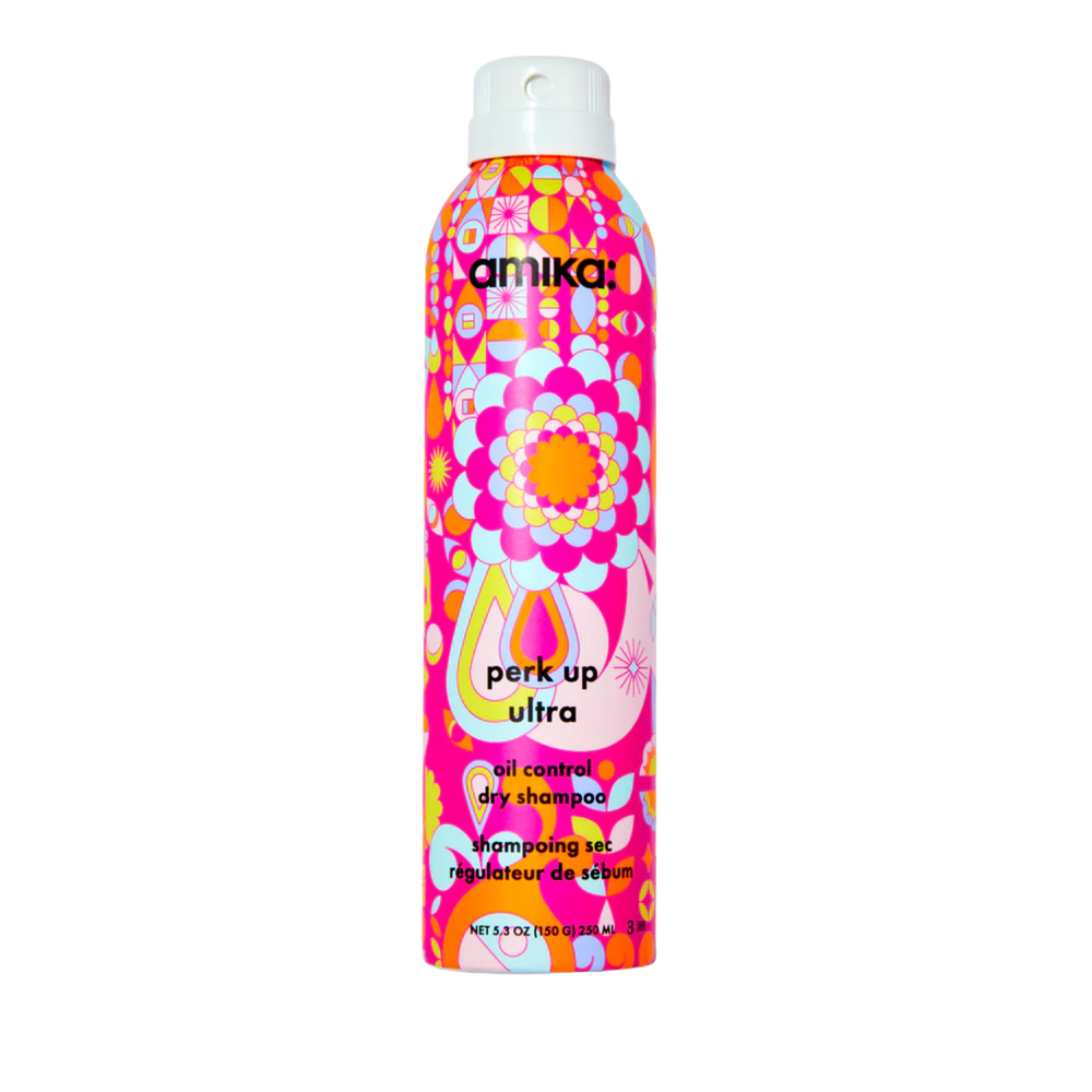 Flacon de shampooing sec Amika Perk Up Ultra 250 ml sur fond blanc