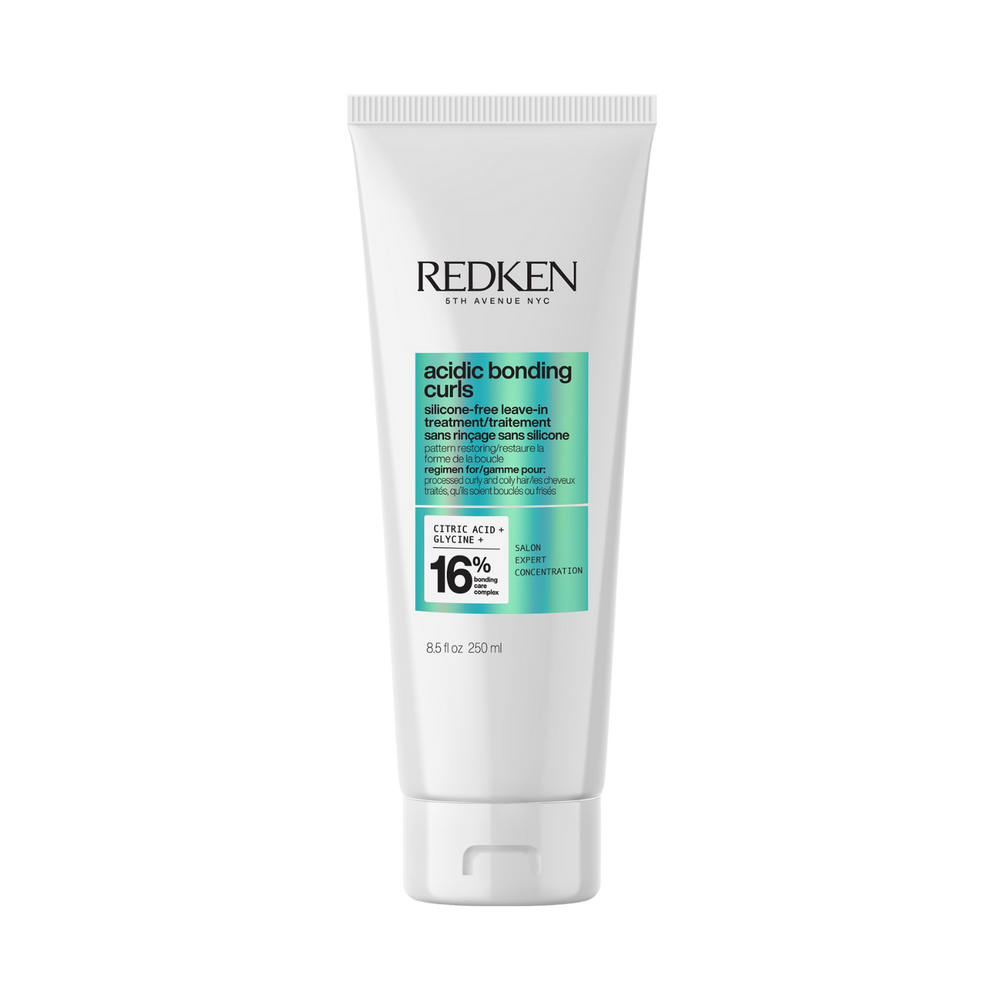 Flacon du traitement sans rinçage Acidic Bonding Curls Redken posé sur fond clair.