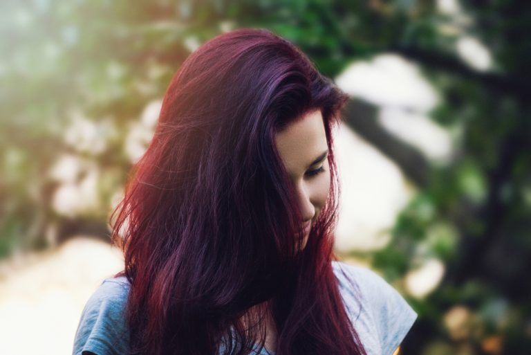 Coloration et perte de cheveux : faut-il s’inquiéter ?