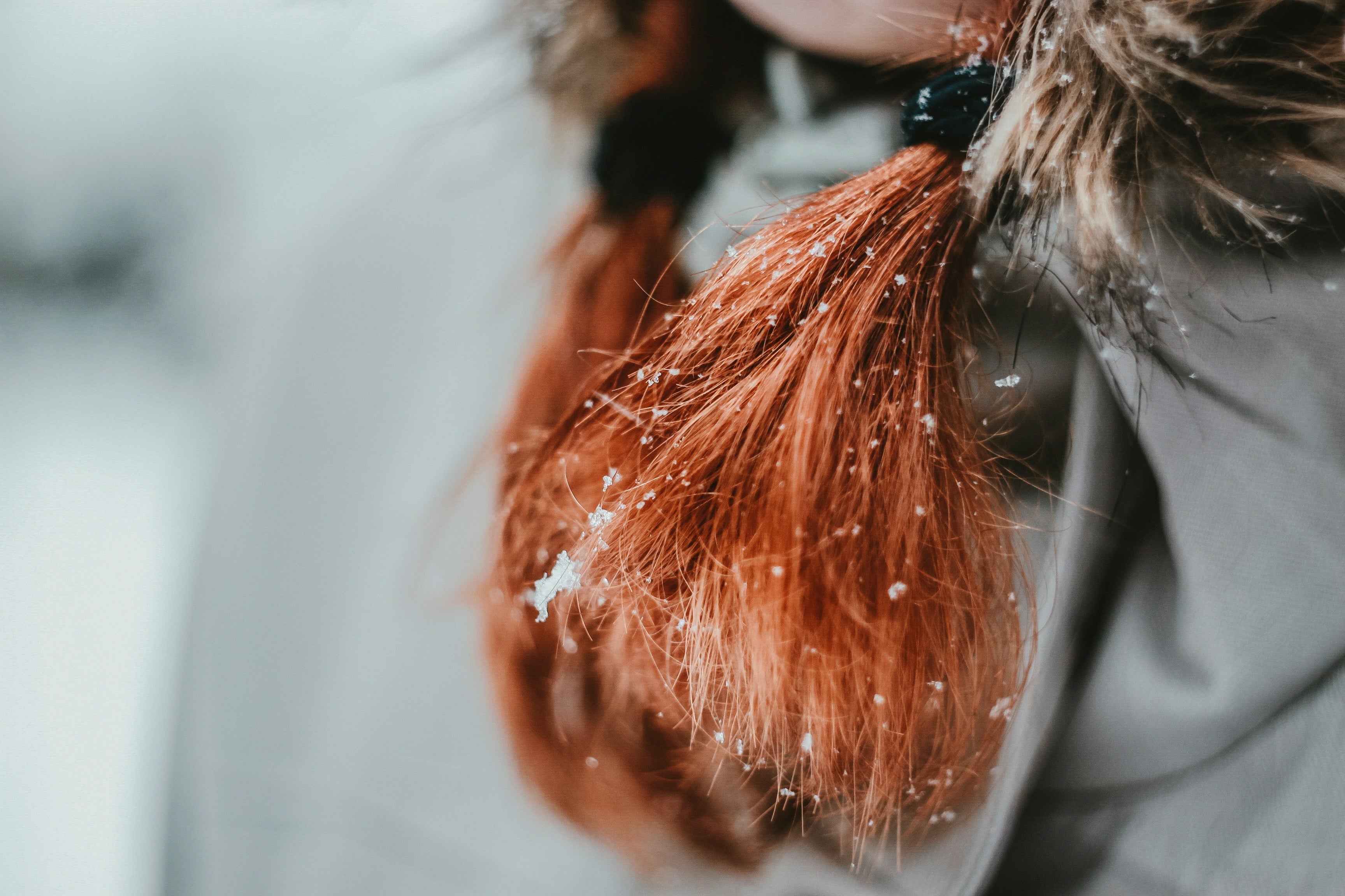 Routine capillaire d’hiver : comment protéger et hydrater tes cheveux pendant le froid