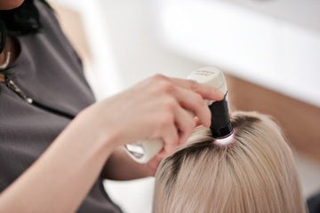« J’ai des boutons au cuir chevelu, quelle pourrait être la cause? »