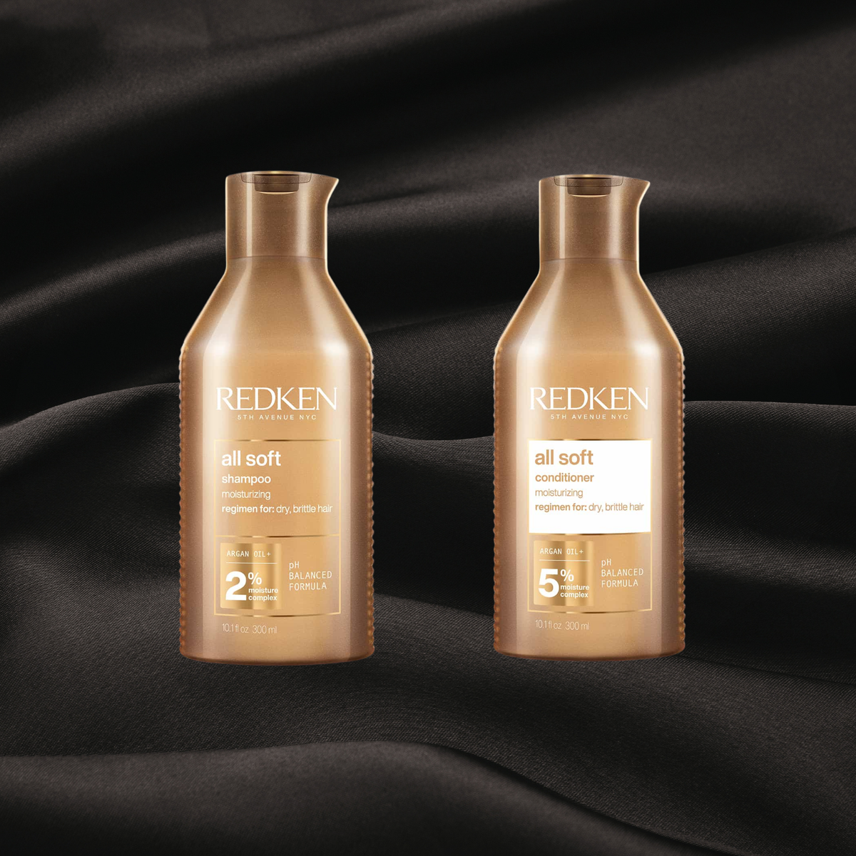Shampooing et revitalisant all soft Redken sur fond noir satin