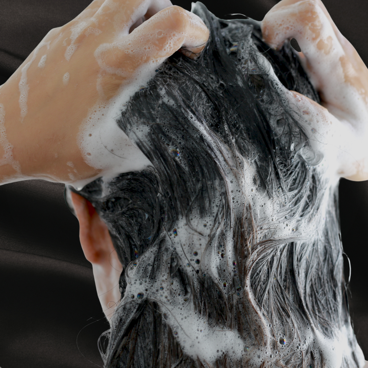 Produit shampoing pour cheveux brillants et sains proposé par Cachet Urbain