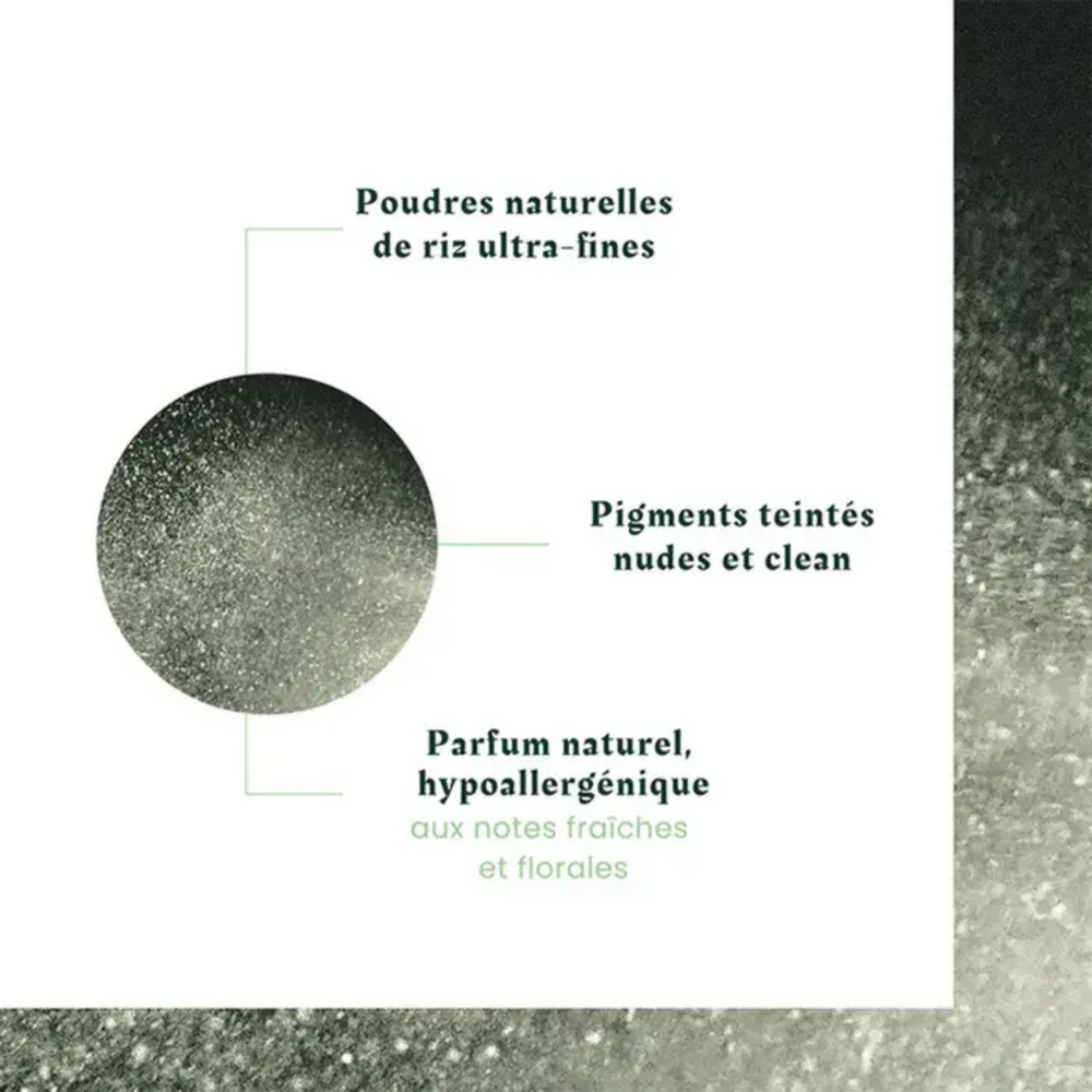 Flacon du shampooing sec invisible Naturia de René Furterer, design argenté, posé sur fond clair.