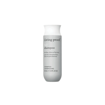 Flacon du shampoing Full Living Proof, blanc et vert, posé sur fond neutre, évoquant volume, légèreté et soin capillaire professionnel.

