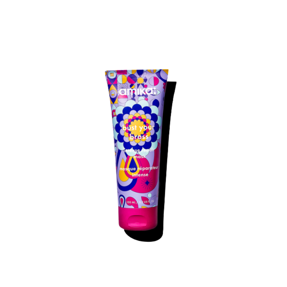 Pot du masque Amika Bust Your Brass posé sur fond blanc

