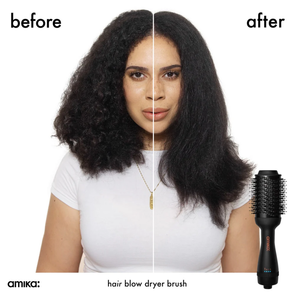 Brosse soufflante Amika HĒMĀIREM Blow Dryer Brush 2.0 posée sur fond blanc

