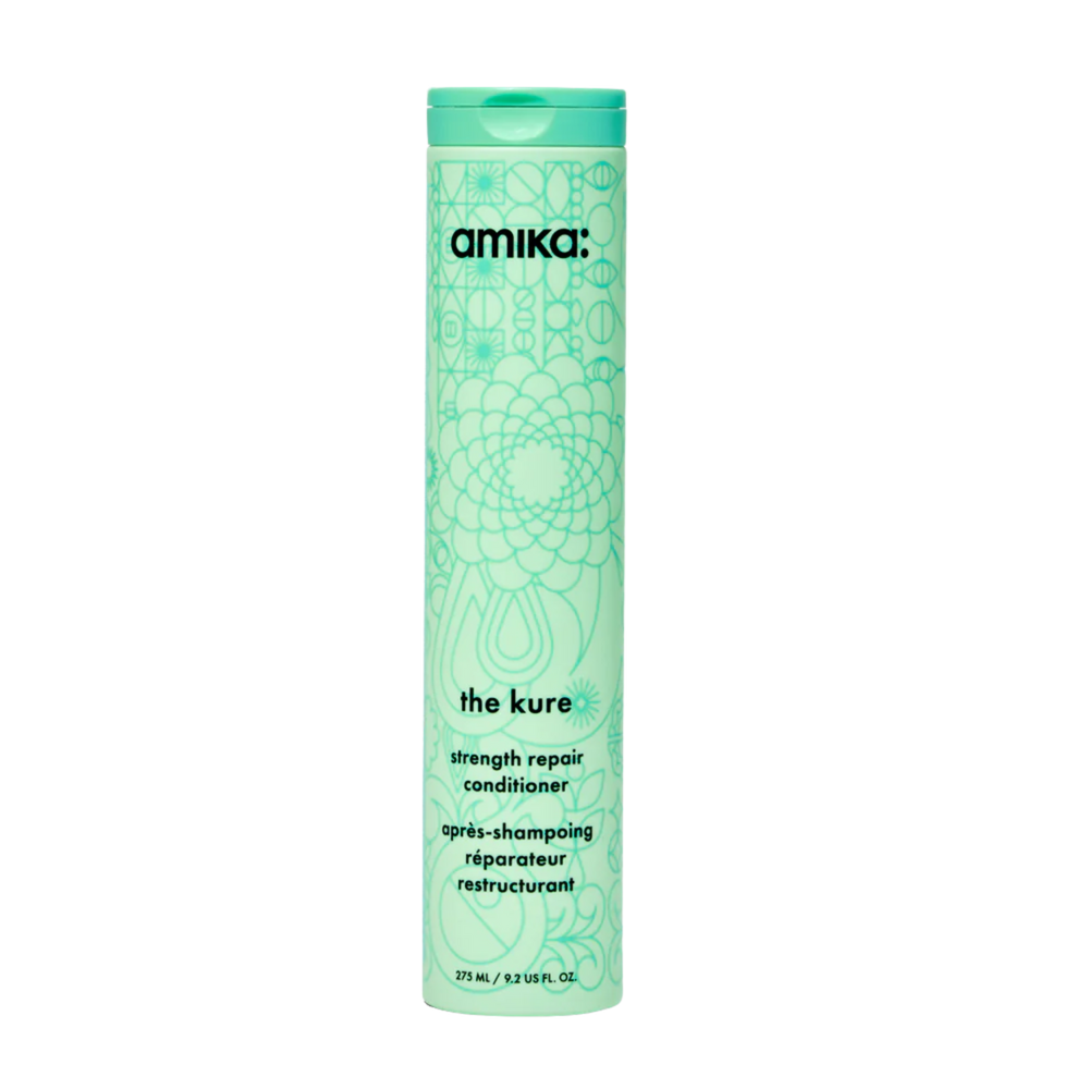 Conditionneur Amika The Kure Strength Repair 1 L posé sur fond blanc

