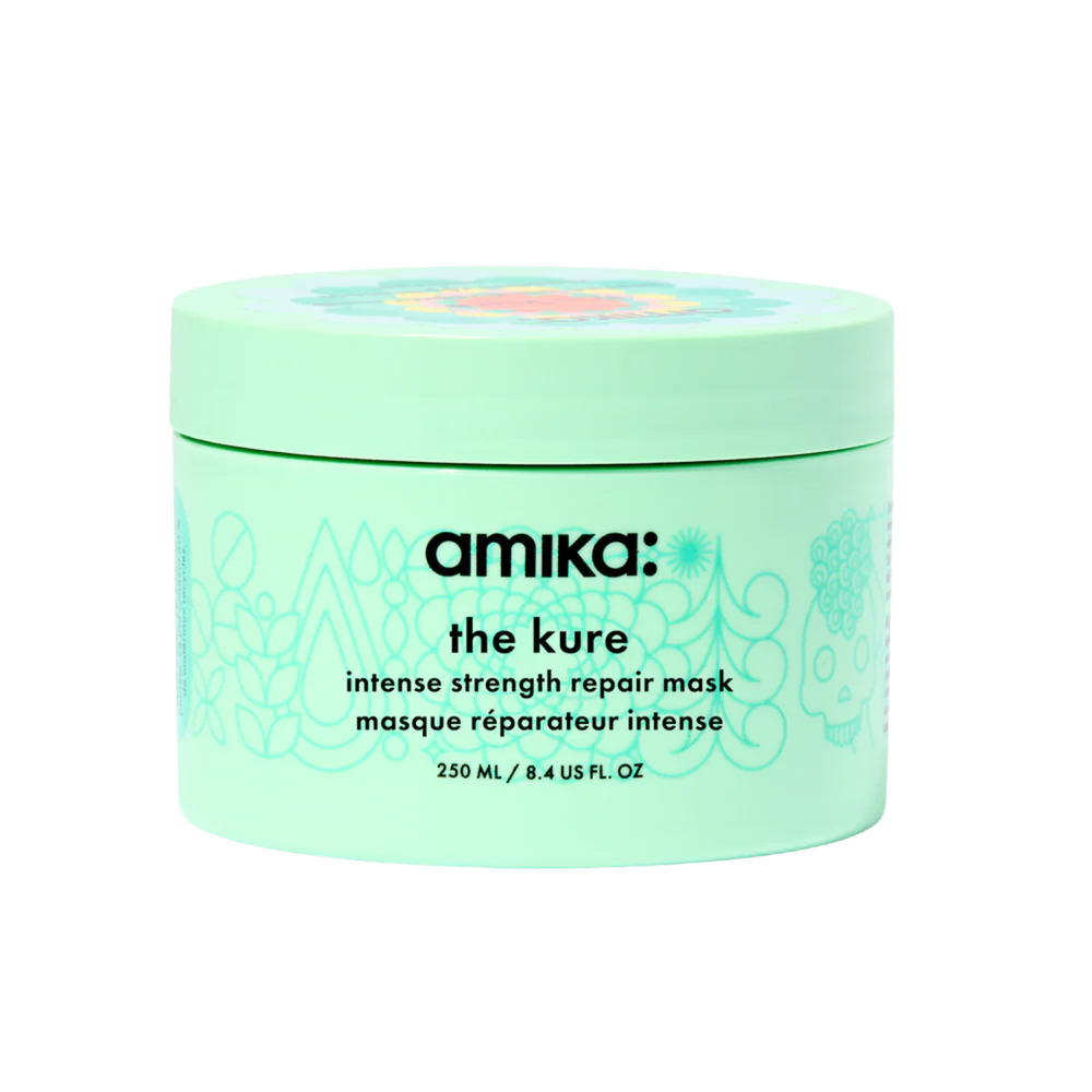 Flacon du masque réparateur intense The Kure d’Amika 500 ml posé sur fond blanc

