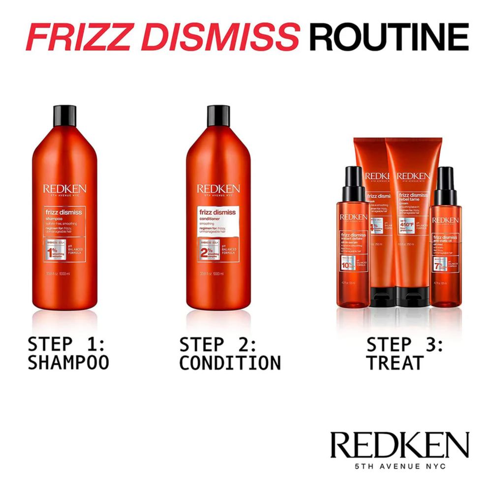 Flacon de l’après-shampoing Redken Frizz Dismiss sur fond neutre.