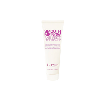 Flacon de l’après-shampoing Smooth Me Now Anti-Frizz Conditioner d’ELEVEN Australia, texture crémeuse