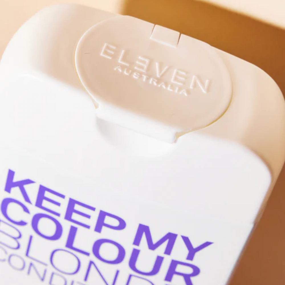 Flacon de l’après-shampoing Keep My Colour Blonde Conditioner d’ELEVEN Australia, texture crémeuse