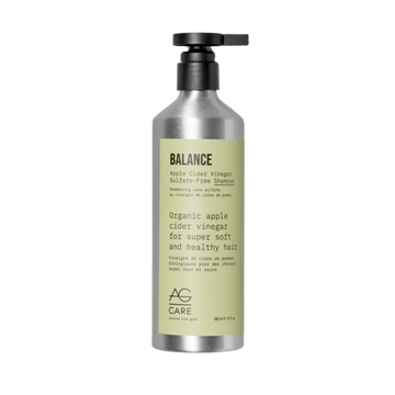 Shampooing vegan sans sulfates. Purifie, équilibre pH, enlève les impuretés, apporte brillance et douceur. Cheveux légers, sains et faciles à coiffer.