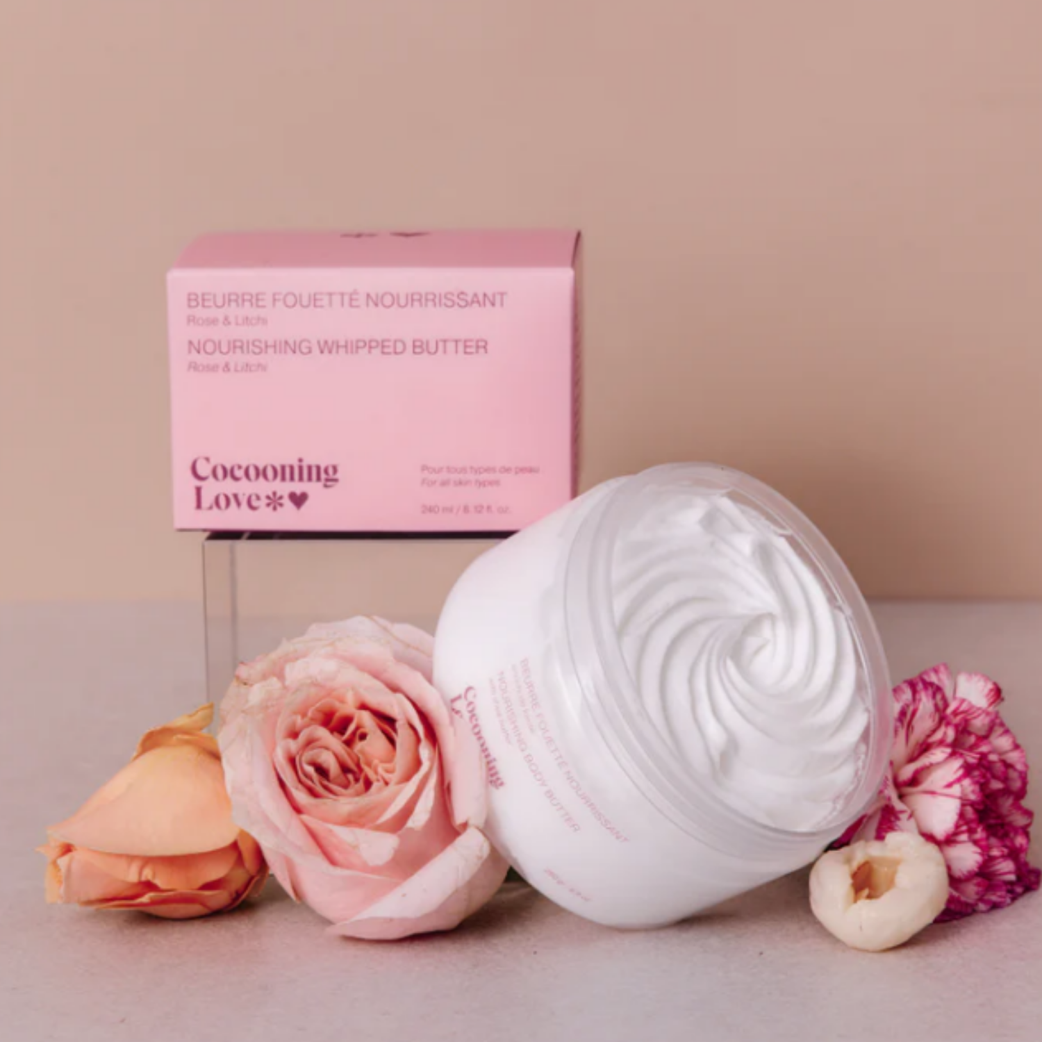 Beurre fouetté corporel Rose & Litchi Cocooning Love pour peau douce hydratée fruité.