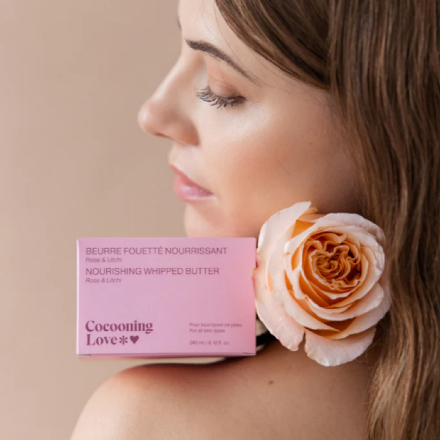 Beurre fouetté corporel Rose & Litchi Cocooning Love pour peau douce hydratée fruité.