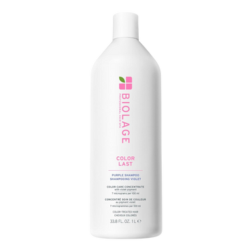 Flacon de Biolage ColorLast Purple Shampoo avec étiquette violette sur fond clair
