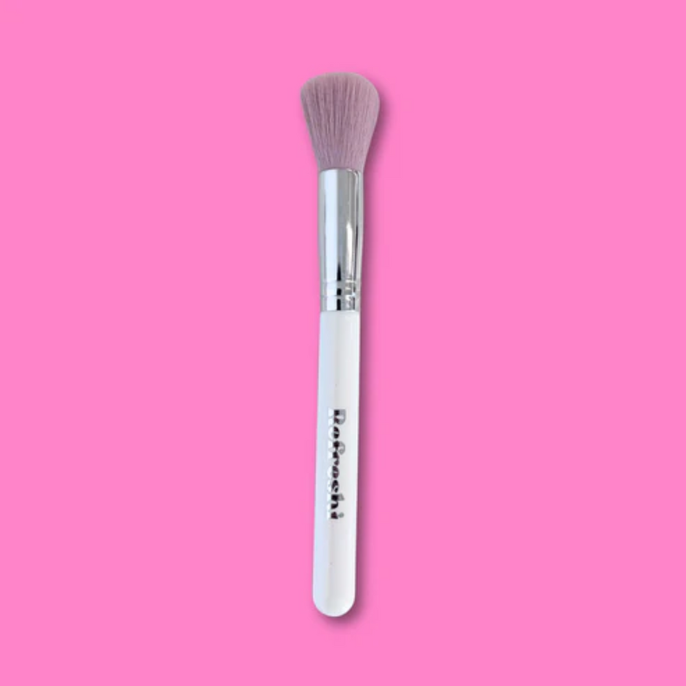Pinceau blush rond Refreshi à poils synthétiques doux, application uniforme et naturelle, vegan et cruelty-free

