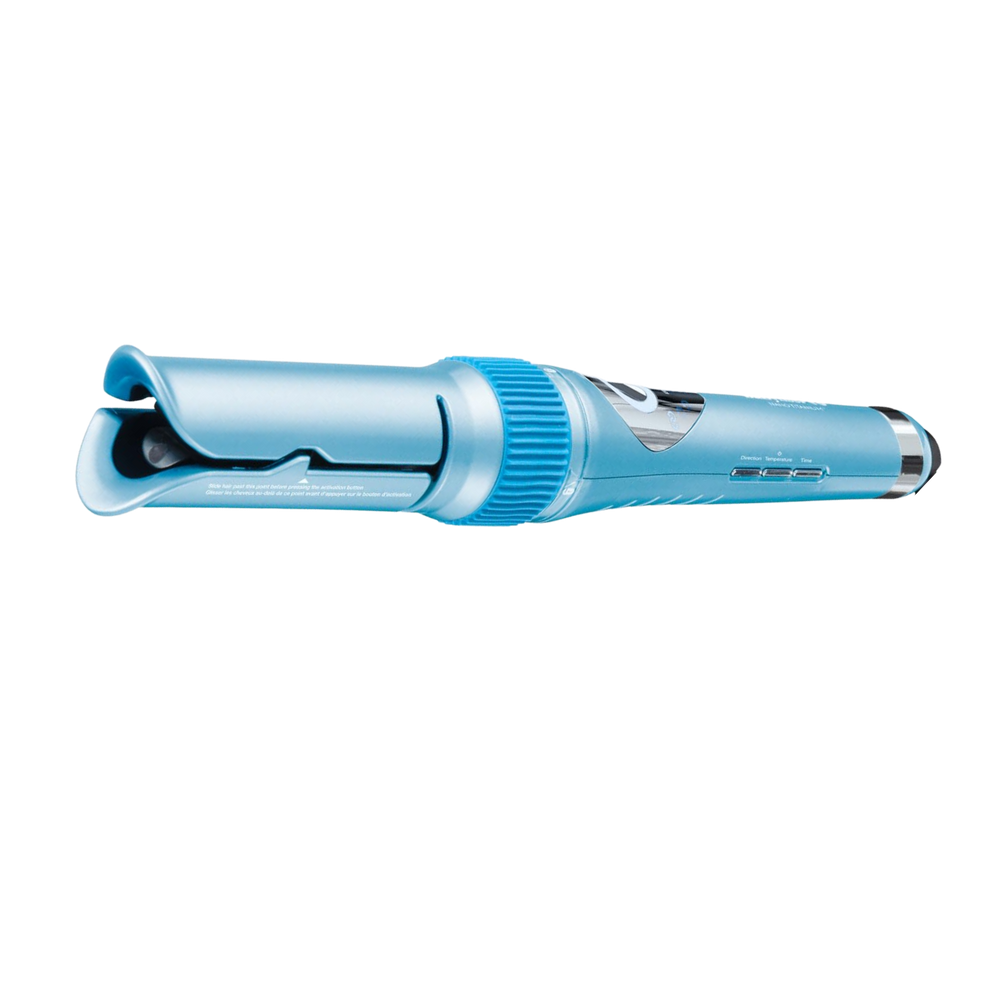 Boucleur automatique BaBylissPRO MiraCurl Nano Titanium en fonctionnement, cheveux bouclés parfaitement.