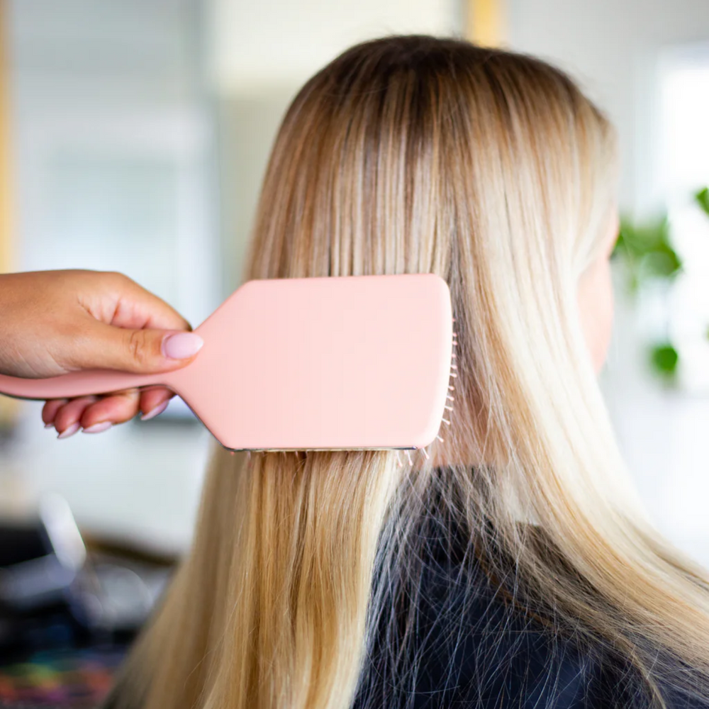 Brosse paddle Framar Champagne Mami — poils flexibles, finition mat champagne