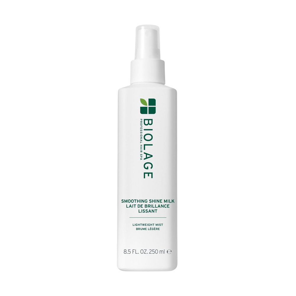 Flacon de 250 ml de la brume de brillance et d’hydratation Biolage Smooth Shine Milk, soin capillaire sans rinçage.