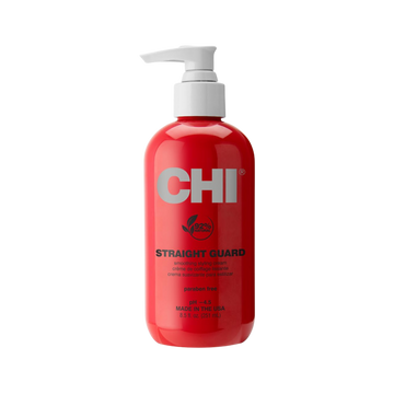 Flacon CHI Straight Guard – crème lissante et coiffage anti‑frisottis