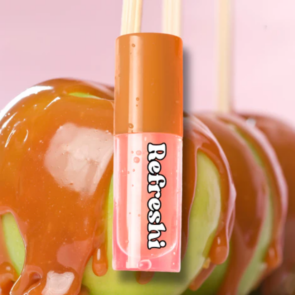 Tube 4 ml Caramel Apple Lip Oil Refreshi, texture brillante, bulles visibles dans le tube, parfum pomme caramélisée

