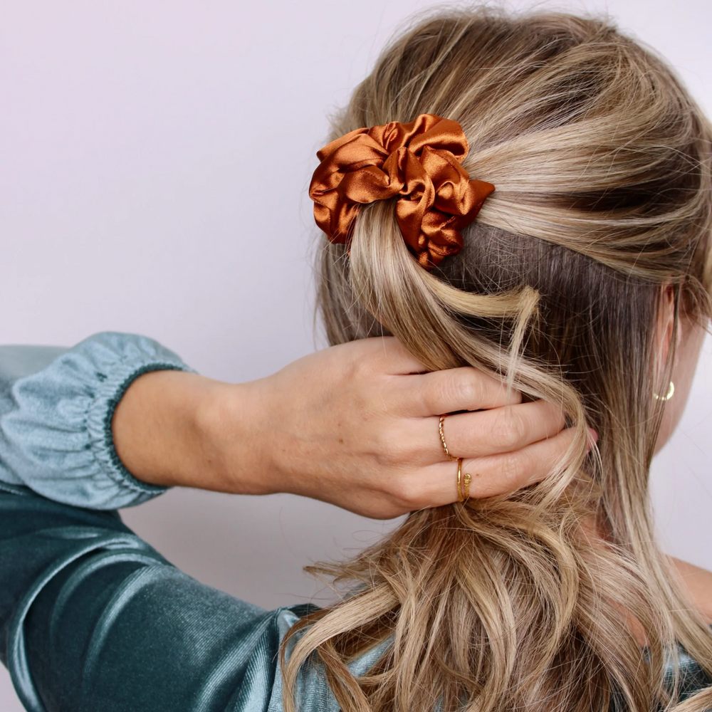 Chouchou satin brillant cuivre – scrunchie soyeux cuivre, accessoire cheveux élégant et protecteur