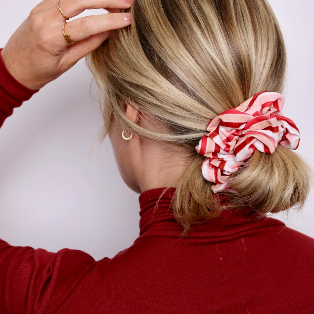 Chouchou Sucre d’Orge – scrunchie cheveux soyeux couleur pastel sucrée et élégante