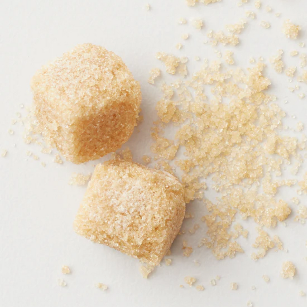 Mousse volumisante vegan ultra‑légère. Apporte volume, texture, brillance et contrôle les frisottis. Cheveux aérés, souples et volumineux.