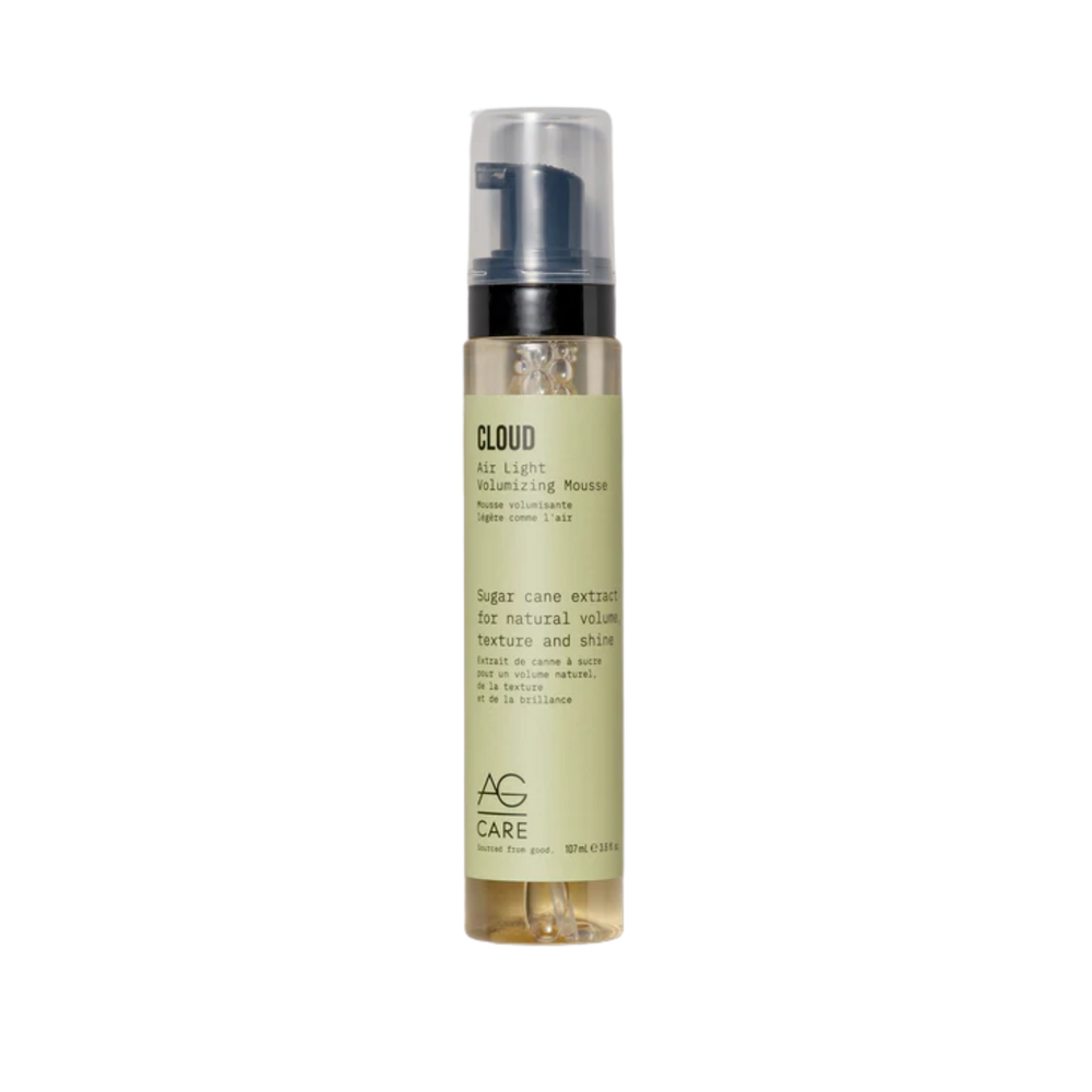 Mousse volumisante vegan ultra‑légère. Apporte volume, texture, brillance et contrôle les frisottis. Cheveux aérés, souples et volumineux.