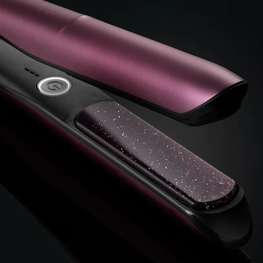 Fer plat GHD Chronos Cherry Chic avec embout de silicone, pochette de transport et tapis chauffant – édition limitée.